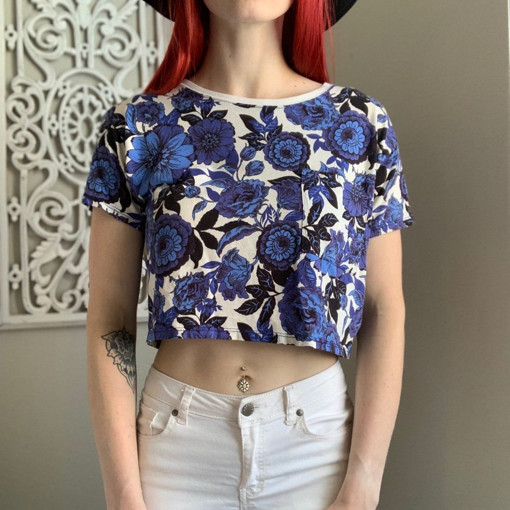 Forever 21 Blue Floral Print Crop Top